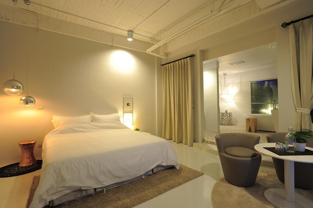 Longantree B And B Hualien City Room photo